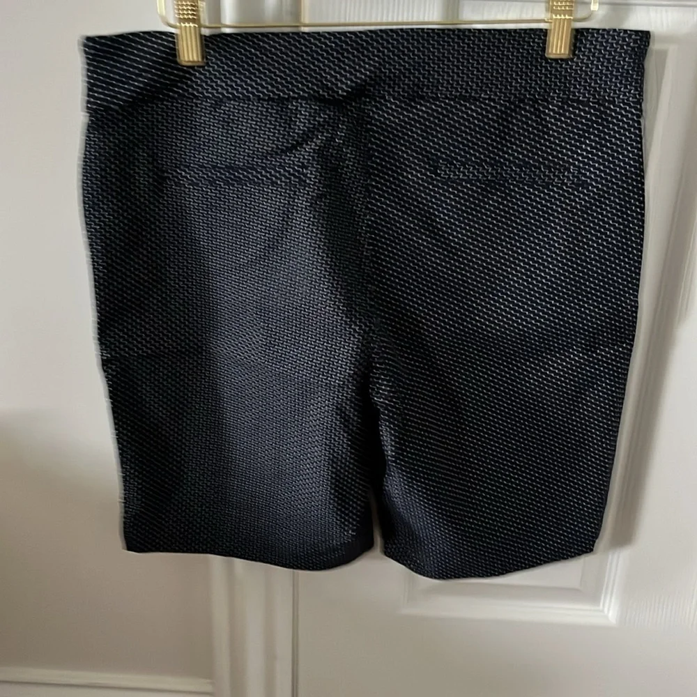 HILARY RADLEY Women’s High Waist Pull-on Shorts Size L